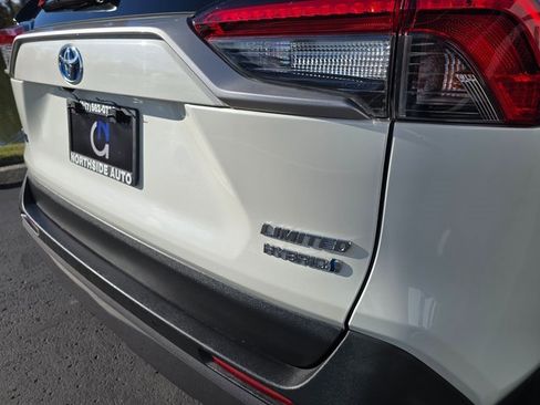 Used 2021 Toyota RAV4 Limited image 8
