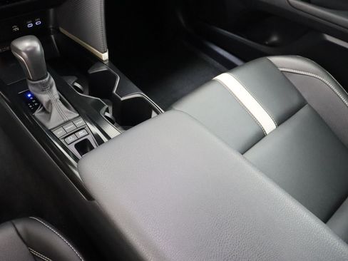 Used 2025 Toyota Camry SE FWD image 16