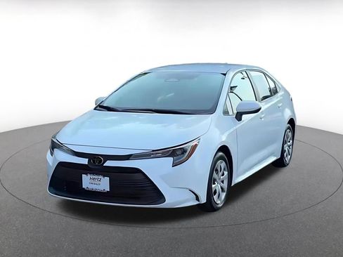 Used 2025 Toyota Corolla LE FWD image 7