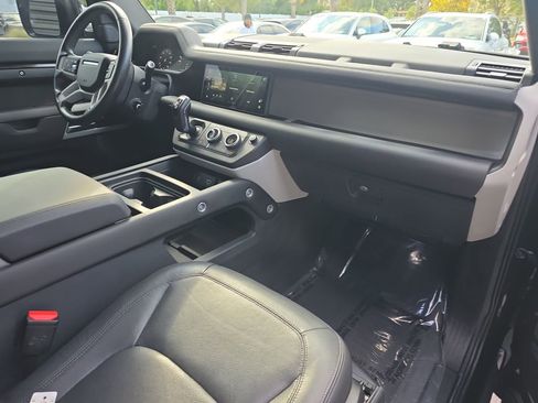 Used 2024 Land Rover Defender 90 S image 18