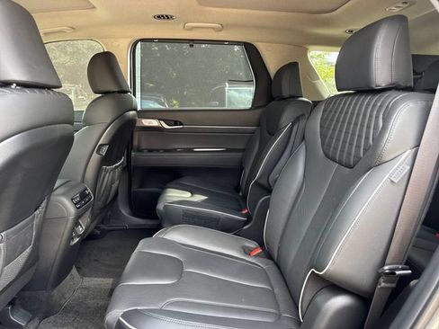 Used 2023 Hyundai Palisade Limited w/ Cargo Package AWD/4WD image 11