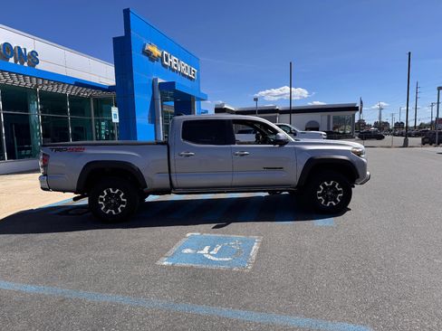 Used 2020 Toyota Tacoma TRD Off-Road AWD/4WD image 8