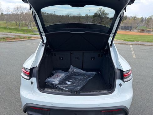 Certified 2026 Porsche Macan Turbo AWD/4WD image 17