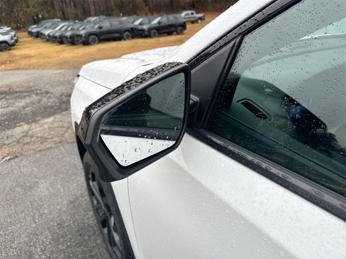 Used 2022 GMC Terrain SLE w/ Driver Convenience Package image 11