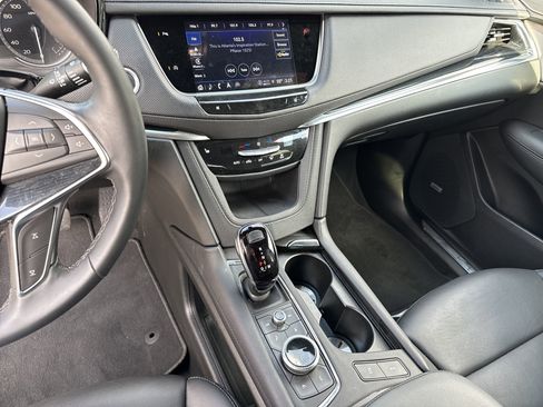 Certified 2025 Cadillac XT5 Premium Luxury image 30
