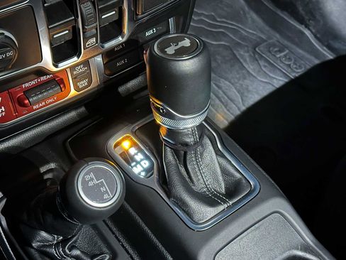 Used 2024 Jeep Wrangler Unlimited Rubicon w/ Capability Package image 38