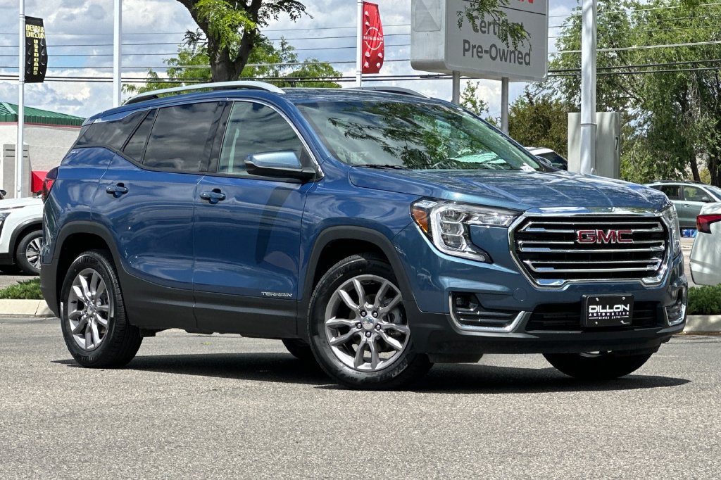 Used 2024 GMC Terrain SLT AWD/4WD image 2