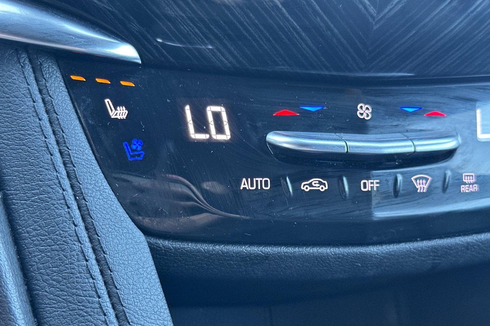 Certified 2024 Cadillac XT6 Premium Luxury w/ Technology Package FWD image 28