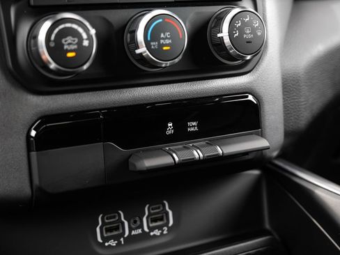 Used 2023 RAM 1500 Big Horn AWD/4WD image 35