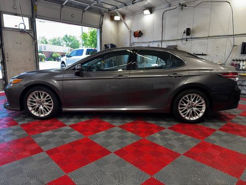 Used 2019 Toyota Camry XLE FWD image 4