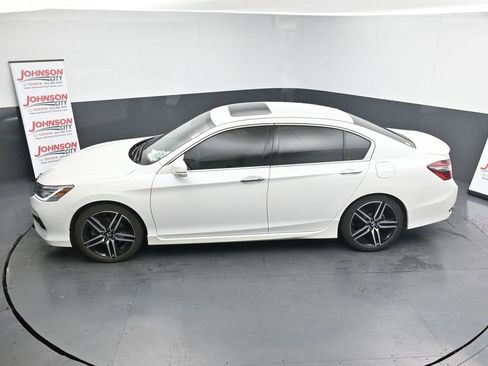 Used 2016 Honda Accord Touring image 13