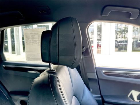 Used 2023 Porsche Macan Turbo image 21