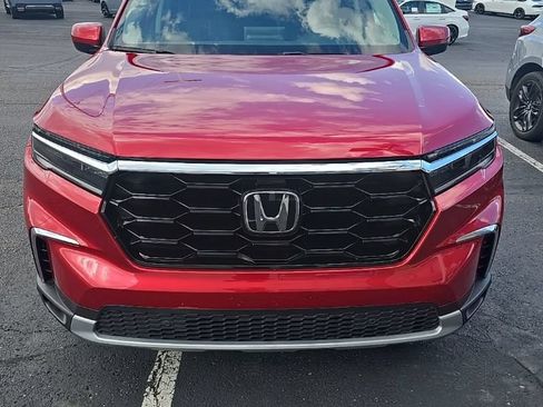 Used 2025 Honda Pilot Touring image 10