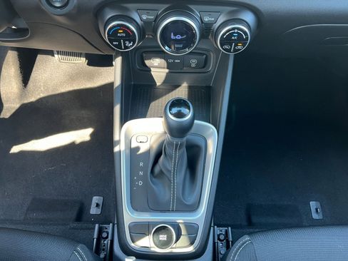 Used 2025 Hyundai Venue SEL image 41