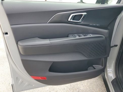 New 2026 Kia Carnival SX image 8