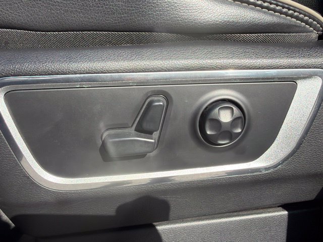 Used 2019 RAM 1500 Laramie AWD/4WD image 17