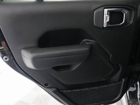 Used 2025 Jeep Wrangler Willys image 25