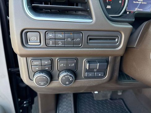 Used 2021 Chevrolet Tahoe Z71 w/ Z71 Off-Road Package AWD/4WD image 29
