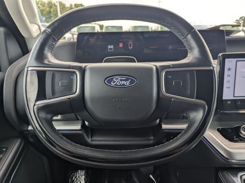 Certified 2025 Ford Expedition Platinum w/ Driver's Package AWD/4WD image 31