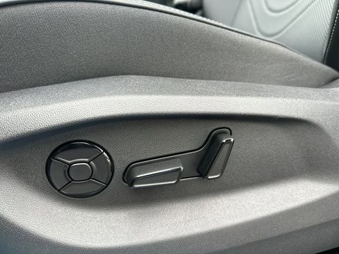 New 2026 Volkswagen Tiguan SE image 4