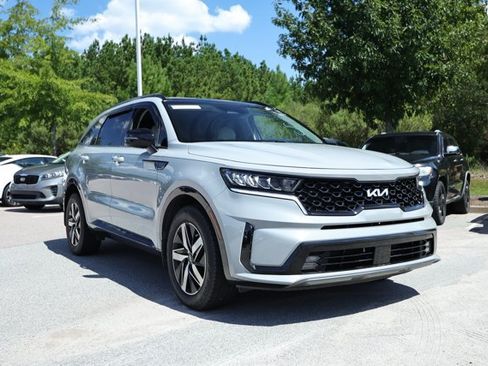 Used 2022 Kia Sorento EX w/ Panoramic Sunroof Package FWD image 2