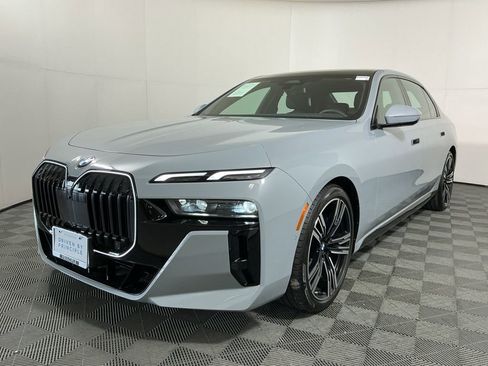 Certified 2025 BMW 740i w/ Premium Package image 2