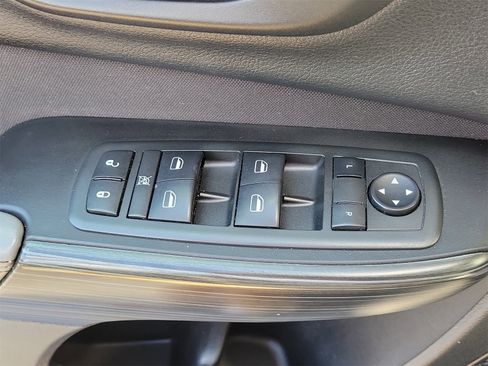 Used 2014 Jeep Cherokee Sport image 27