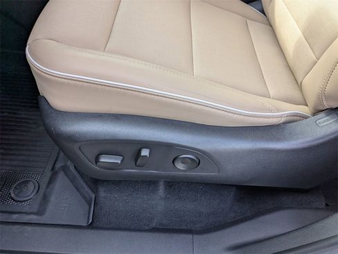 Used 2025 Buick Enclave Preferred w/ Power Package image 13