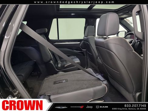Used 2026 Cadillac Escalade Luxury AWD/4WD image 11