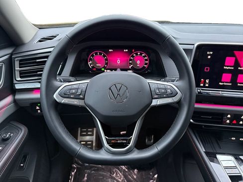 Used 2025 Volkswagen Atlas Peak Edition SE image 12