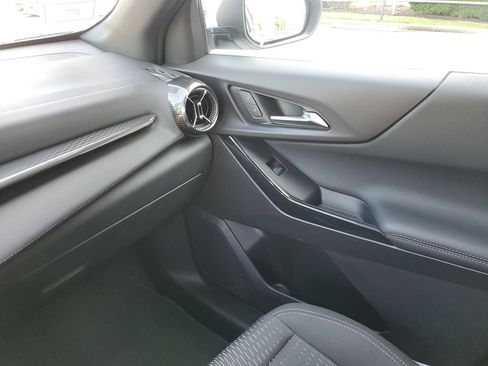 Used 2026 Chevrolet Equinox LT FWD image 33