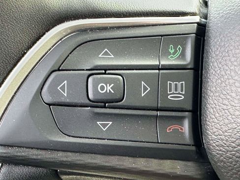 Used 2024 Jeep Grand Cherokee Altitude image 21