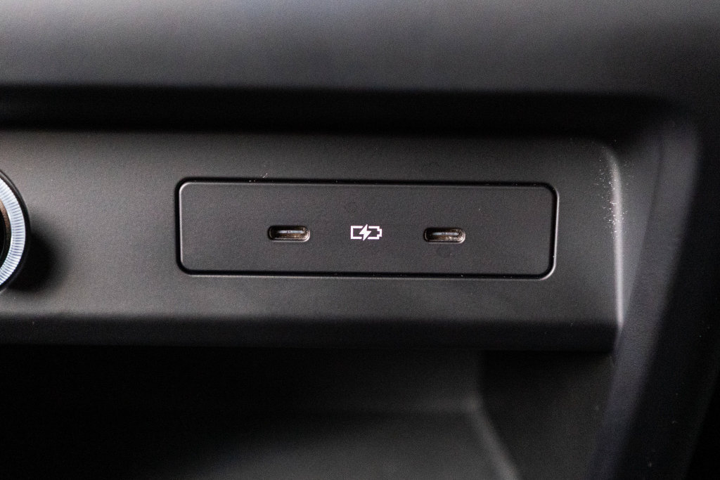 Certified 2025 Porsche Cayenne AWD/4WD image 36