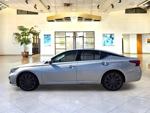 Used 2023 Nissan Altima 2.5 SL FWD image 8