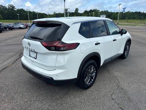 Used 2024 Nissan Rogue S FWD image 5