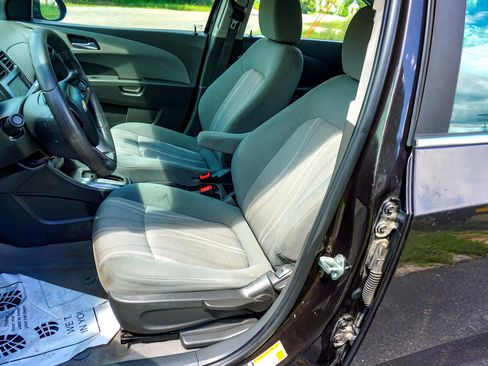 Used 2014 Chevrolet Sonic LT image 15