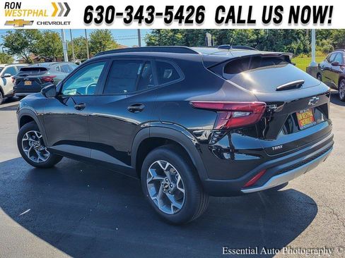 New 2025 Chevrolet Trax LT w/ Driver Confidence Package image 7