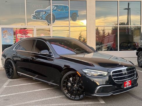 Used 2021 Mercedes-Benz S 580 4MATIC Sedan image 3