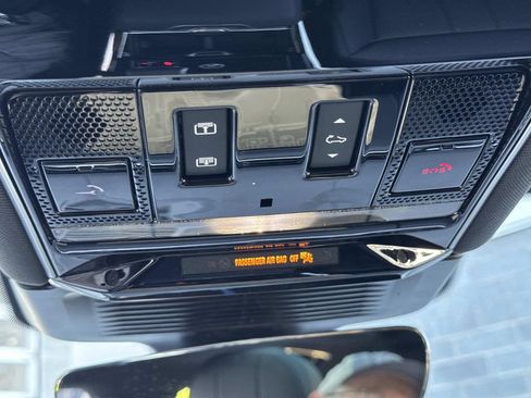 Used 2025 Land Rover Range Rover Sport Dynamic SE AWD/4WD image 23