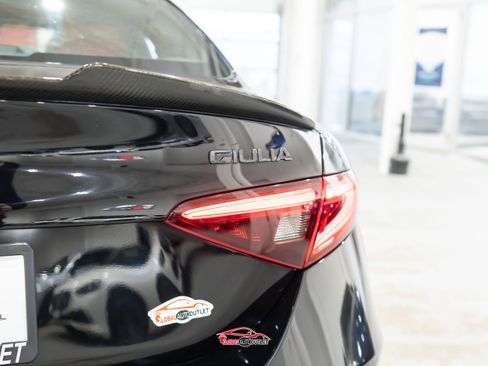 Used 2020 Alfa Romeo Giulia w/ Nero Edizione RWD image 47