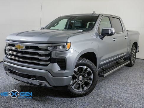 Used 2025 Chevrolet Silverado 1500 High Country w/ Technology Package AWD/4WD image 3