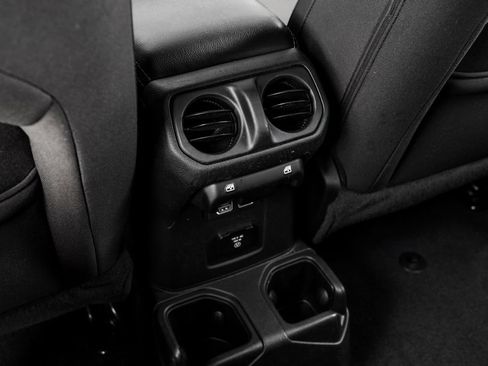 Used 2022 Jeep Wrangler Unlimited Sahara AWD/4WD image 48