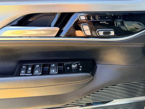 Used 2022 Jeep Grand Wagoneer Series III w/ Rear Seat Video Group 1 AWD/4WD image 13