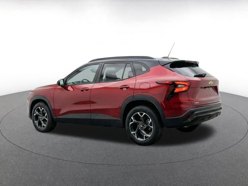 Used 2025 Chevrolet Trax LT w/ LT Convenience Package FWD image 7