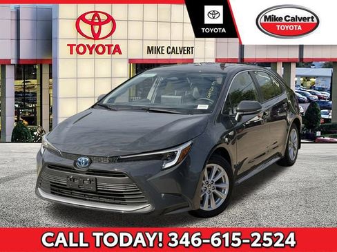 Used 2025 Toyota Corolla XLE image 1