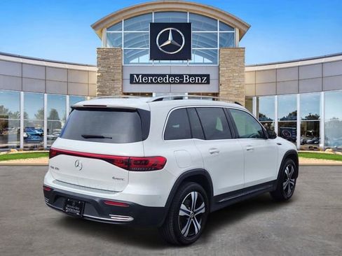 Used 2023 Mercedes-Benz EQB 300 4MATIC image 4