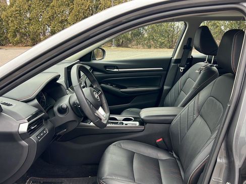 Used 2024 Nissan Altima 2.5 SR w/ SR Premium Package image 7