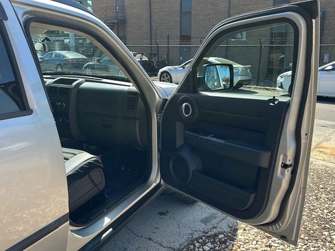 Used 2008 Dodge Nitro SXT image 25