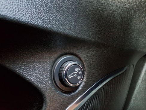 Used 2024 Buick Enclave Essence image 17