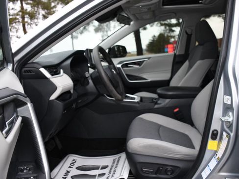 Used 2019 Toyota RAV4 XLE image 11